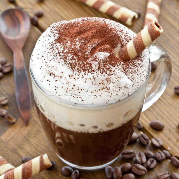 Ceaşcă cafea creamy lapte spuma fierbinte Imagine de stoc © BarbaraNeveu