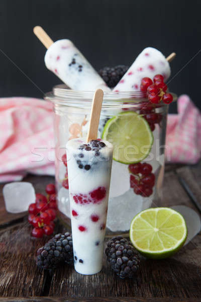 Zamrożone jogurt świeże lata jagody lodu Zdjęcia stock © BarbaraNeveu