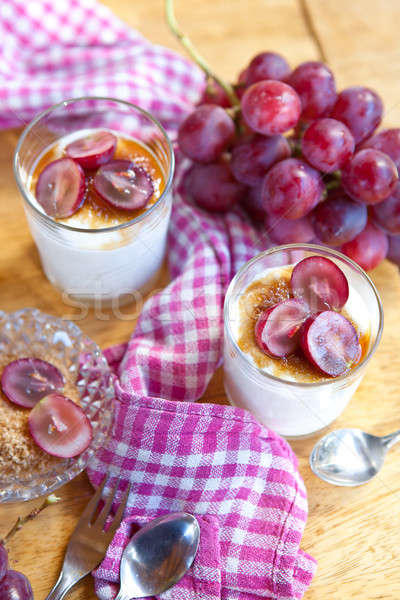 Krémes desszert piros szőlő friss csésze fotó Stock fotó © BarbaraNeveu