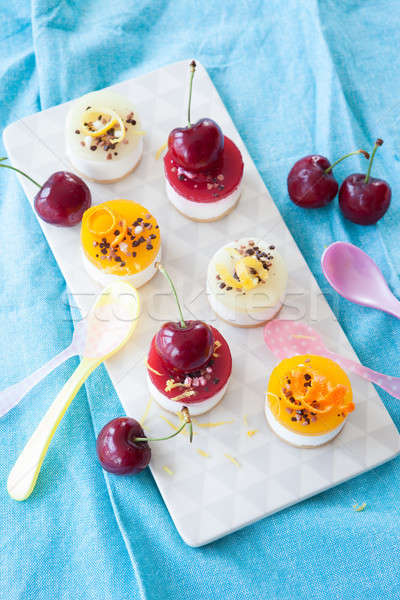 Kicsi sajt torták gyümölcsök zselé friss Stock fotó © BarbaraNeveu