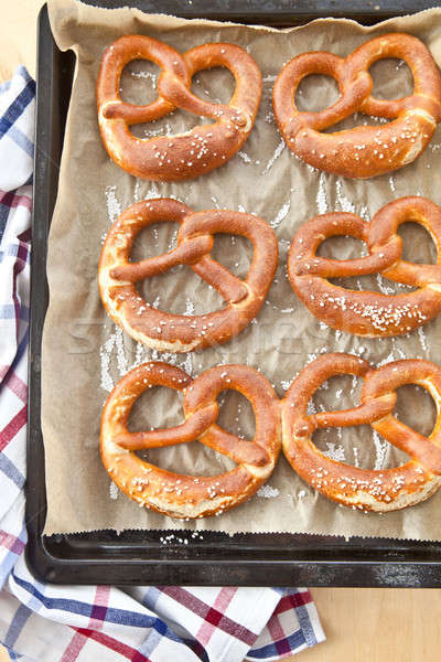 Salé bretzels fraîches style grossier sel [[stock_photo]] © BarbaraNeveu