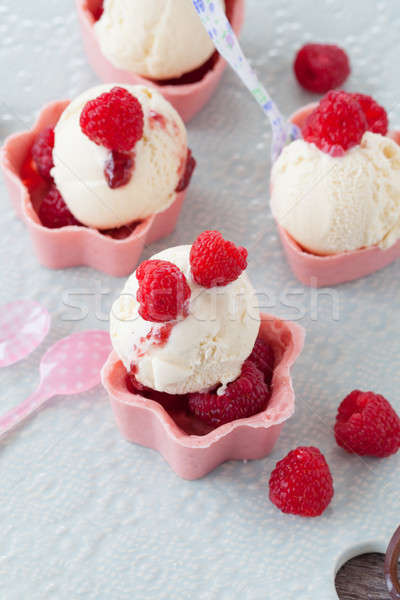 Foto stock: Vainilla · helado · frambuesas · frescos · pequeño