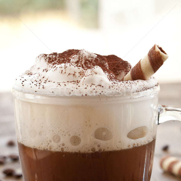 Ceaşcă cafea creamy lapte spuma fierbinte Imagine de stoc © BarbaraNeveu