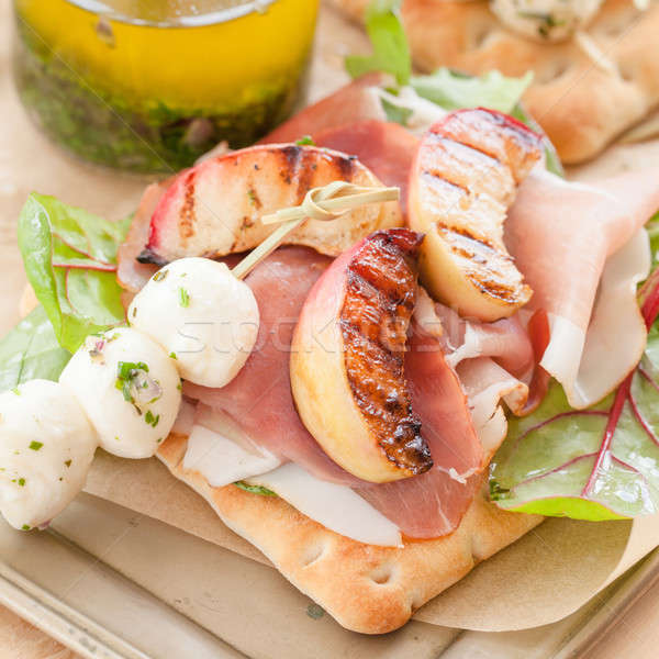 Sandwich affumicato prosciutto alla griglia pesche mozzarella Foto d'archivio © BarbaraNeveu