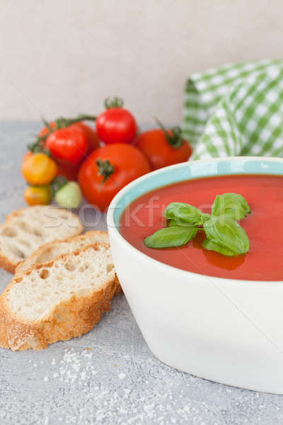 Schüssel hausgemachte Tomatensuppe frischen Basilikum Essen Stock foto © BarbaraNeveu