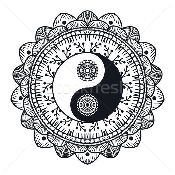 Epocă yin yang mandala simbol imprima tatuaj Imagine de stoc © barsrsind
