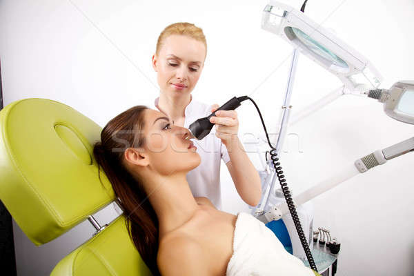 лазерного терапии молодые брюнетка женщину Сток-фото © bartekwardziak