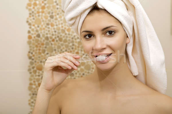 Csinos női fogmosás portré nő fürdőszoba Stock fotó © bartekwardziak