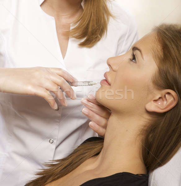 Fiatal gyönyörű nő injekció kéz orvos szépség Stock fotó © bartekwardziak