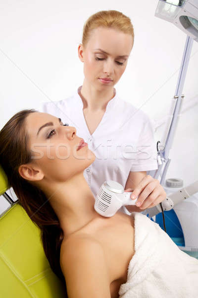 Fiatal nő lézer terápia fiatal barna hajú nő Stock fotó © bartekwardziak