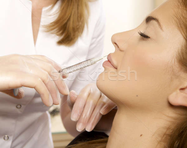 [[stock_photo]]: Jeunes · belle · femme · injection · main · médecin · beauté