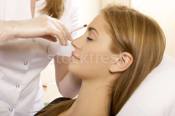 Fiatal gyönyörű nő injekció kéz orvos szépség Stock fotó © bartekwardziak