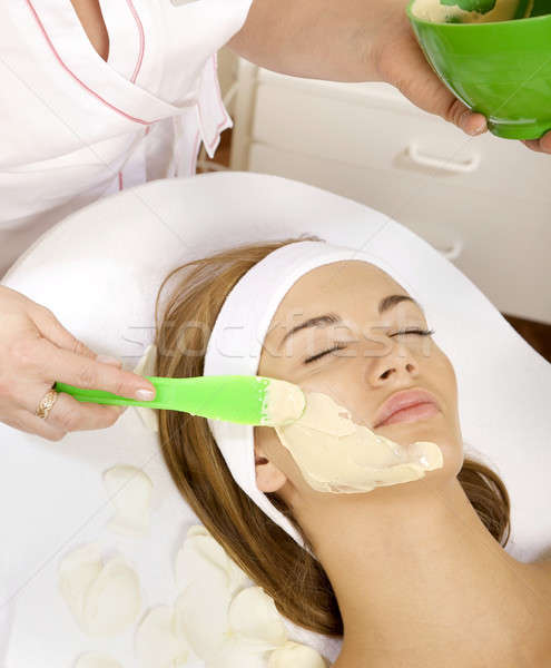 Jonge vrouw schoonheid huid masker behandeling gezicht Stockfoto © bartekwardziak
