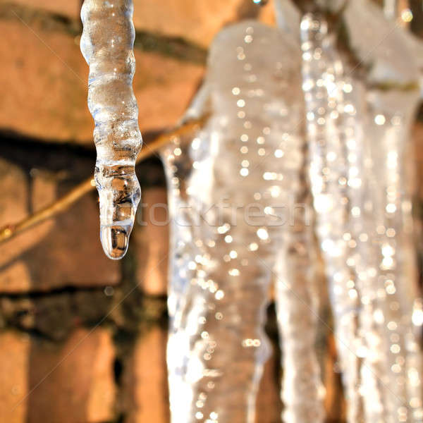 Sopel lodu domu budowy ściany charakter zimą Zdjęcia stock © basel101658