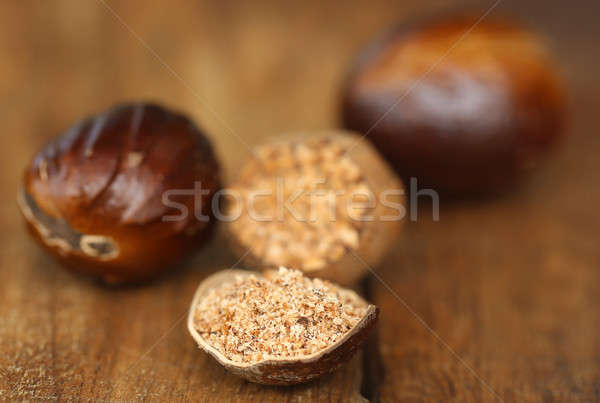 [[stock_photo]]: Noix · de · muscade · épices · bois · surface · alimentaire · médecine