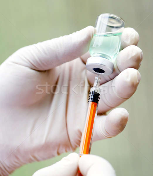 Injekciós tű fiola tart kéz egészség gyógyszer Stock fotó © bdspn