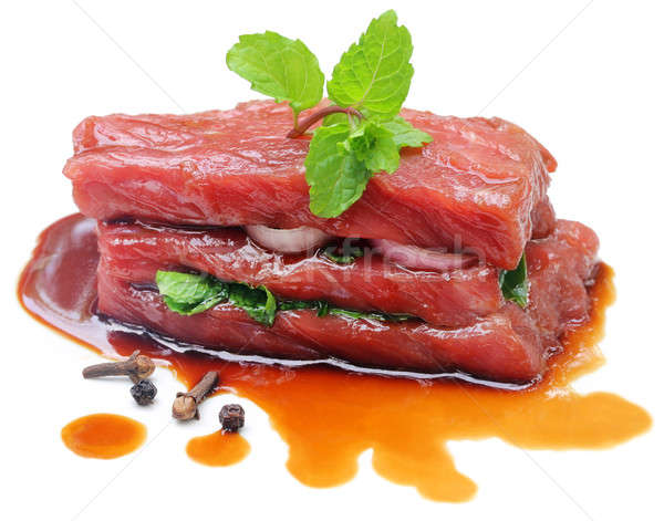 Zdjęcia stock: Surowy · wołowiny · przyprawy · tle · tłuszczu · biały