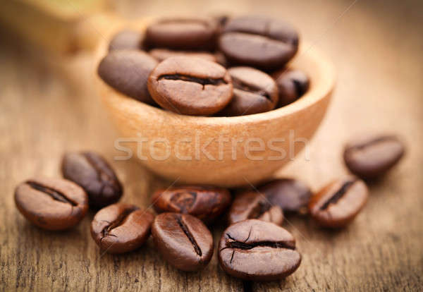 咖啡豆 咖啡豆 木 表面 咖啡 商業照片 © bdspn