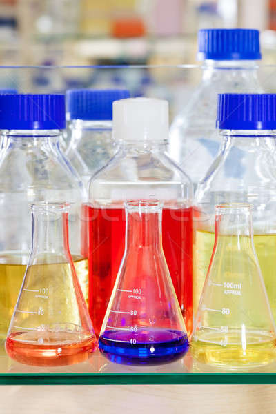 Laboratório artigos de vidro vidro garrafas completo colorido Foto stock © belahoche