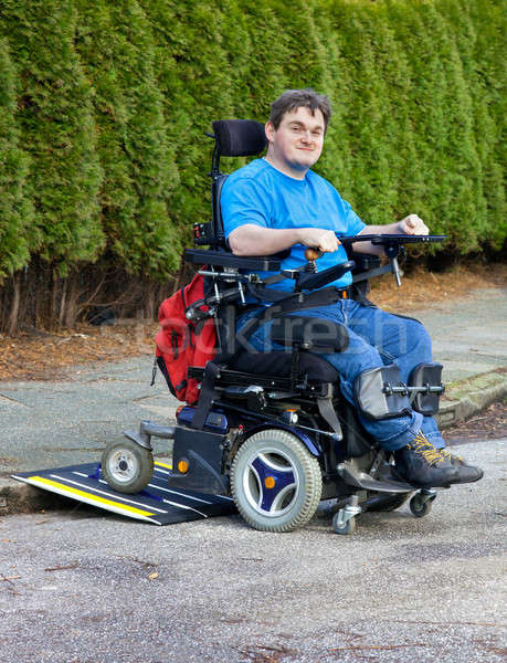 Mobiliteit geboorte jonge man rolstoel onderhandelen Stockfoto © belahoche