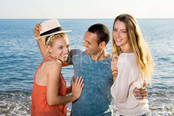 Foto stock: Feliz · amigos · playa · jóvenes