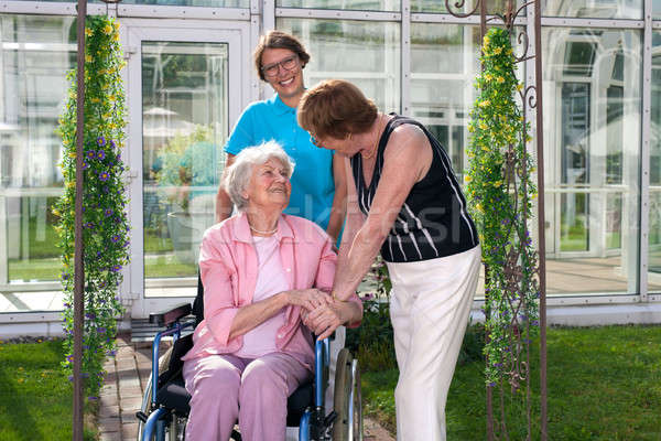 Zwei Gesundheitspflege Alter Patienten Rad Stock foto © belahoche