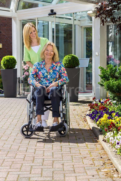 Pielęgniarki starszy kobieta wózek odkryty blond Zdjęcia stock © belahoche