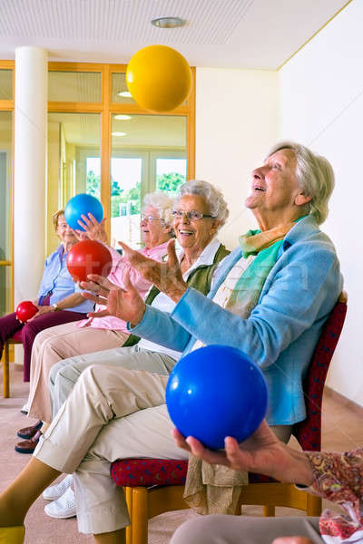 [[stock_photo]]: Groupe · âgées · dames · gymnase · heureux