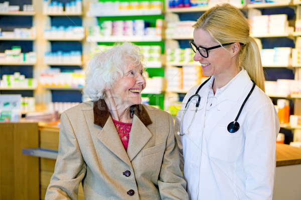 Stockfoto: Ouderen · patiënt · gelukkig · glimlachend · arts · vrouwelijke