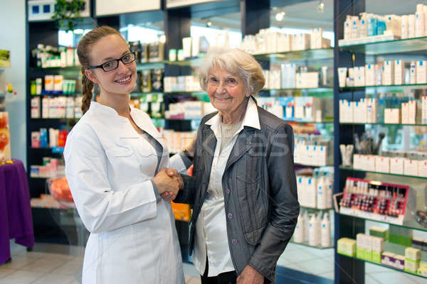 Senior senhora aperto de mãos farmacêutico sorrir bastante Foto stock © belahoche