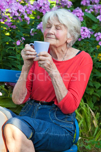 Senior femeie aroma cafea Imagine de stoc © belahoche