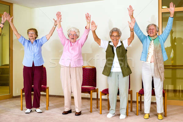 Feliz entusiasta grupo senior mulheres exercício Foto stock © belahoche