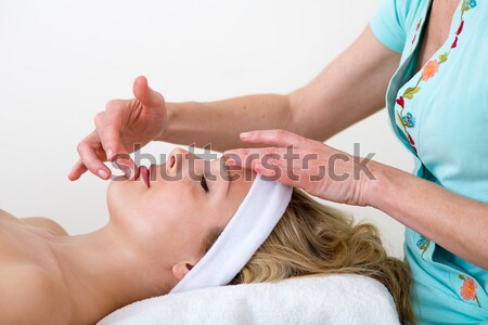 Masszőz előad masszázs nő nyugodt gyönyörű Stock fotó © belahoche