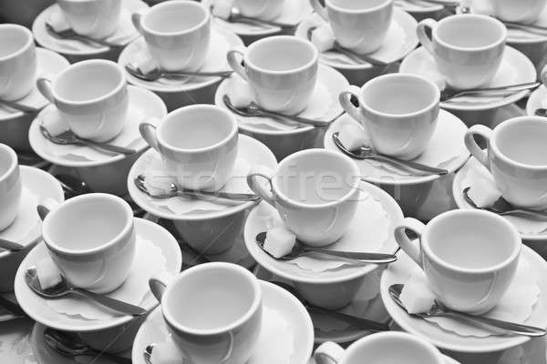 Csészék kanalak előkészített nagy tea buli Stock fotó © Belyaevskiy