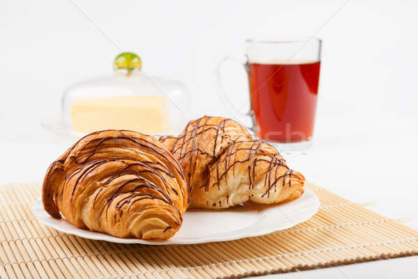 Croissantok tea kettő croissant csésze fekete Stock fotó © Belyaevskiy
