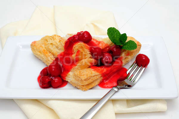 [[stock_photo]]: Cerises · cerise · rouge · sauce · servi · blanche