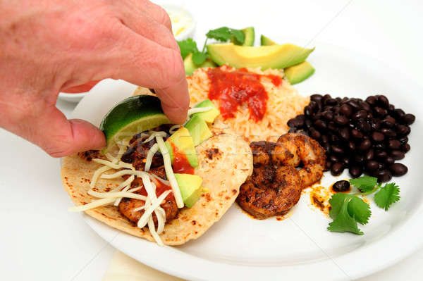 Garnelen Tacos gekocht Gewürze schwarz Bohnen Stock foto © bendicks
