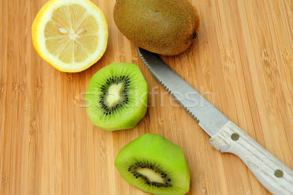 Kiwi citron fruits pelé Photo stock © bendicks