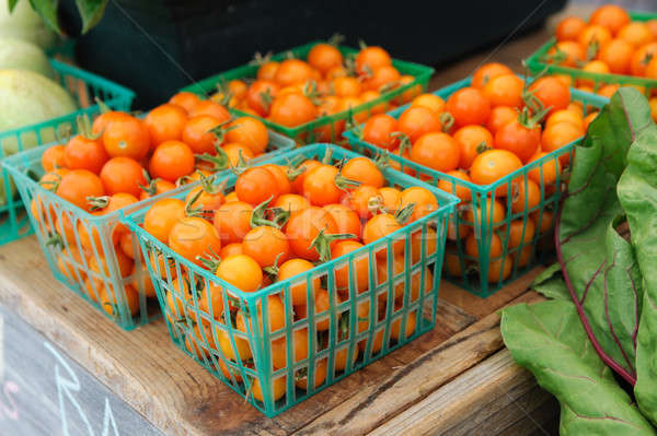 Tomates cereja pequeno laranja exibir venda agricultores Foto stock © bendicks
