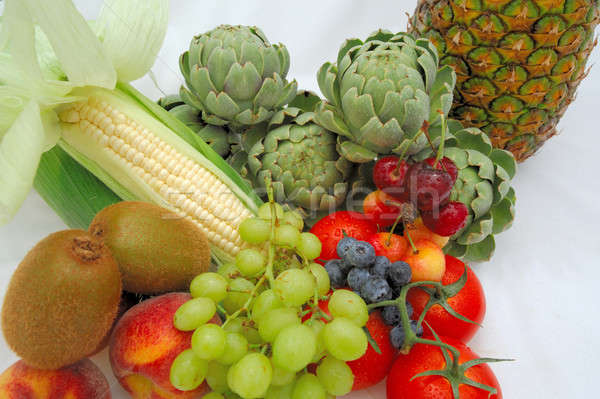 Aliments sains assortiment fruits légumes tomates [[stock_photo]] © bendicks