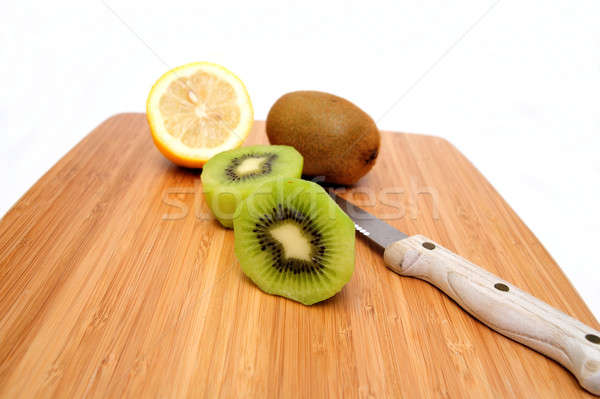 Foto stock: Kiwi · limão · fruto · descascado · metade