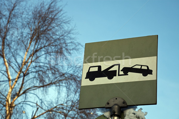 Samochodu tutaj drzewo podpisania ikona Zdjęcia stock © benkrut