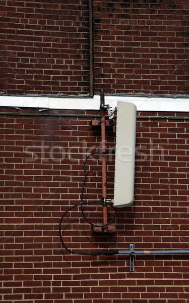 Foto stock: Celular · antena · pared · pared · de · ladrillo · ladrillo · blanco