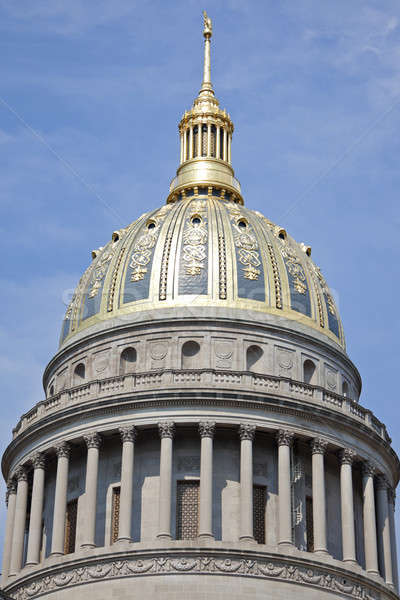 政府 / state capitol building in charleston, west virginia