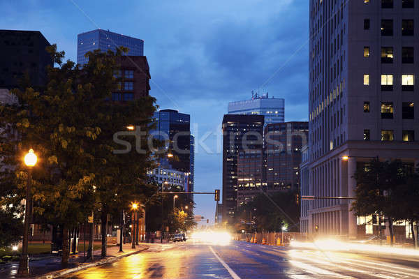 Akşam trafik sokak yağmurlu ufuk çizgisi mimari Stok fotoğraf © benkrut