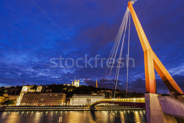Puente peatonal Lyon edificio iglesia Foto stock © benkrut