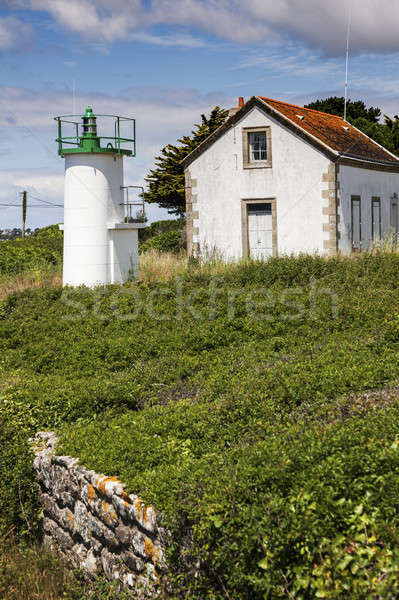 Világítótorony part épület fény tenger óceán Stock fotó © benkrut