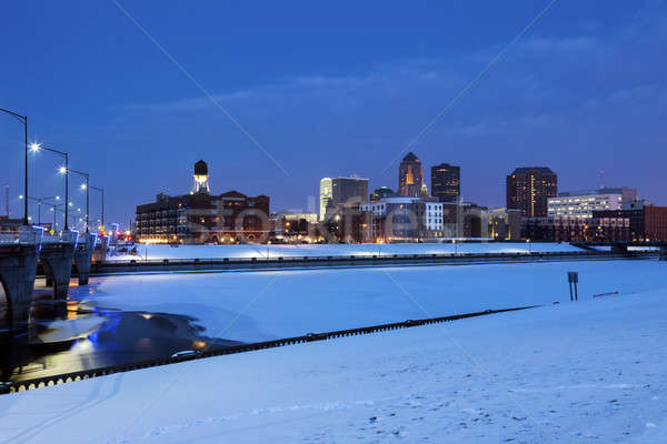 Des Moines skyline across frozen river  Stock photo © benkrut
