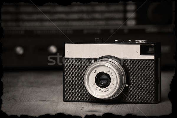 古い マニュアル カメラ ラジオ 木製 デスク ストックフォト © berczy04