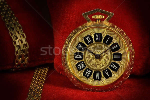 Taschenuhr golden Ketten alten rot Kissen Stock foto © berczy04